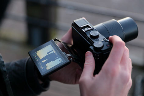 Canon PowerShot G3 X con grande LCD tilt e touch