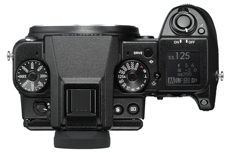 Fujifilm GFX 50S, mirrorless medioformato con mirino e dettaglio comandi